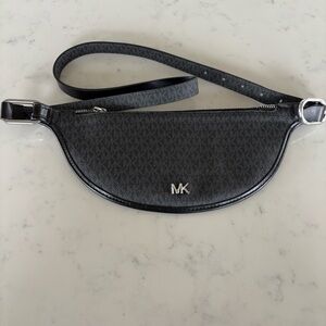 Michael Kors Reversible Crossbody Bag‎